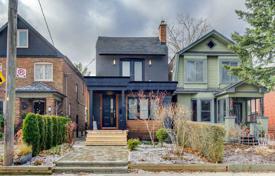 Дом в городе в Йорке, Торонто, Онтарио,  Канада за C$1 911 000