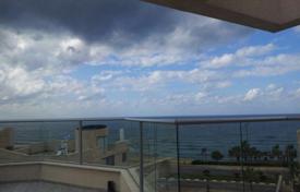 Коттедж с террасой, панорамным видом на море и участком, на первой линии от побережья, Нетания, Израиль за $1 105 000