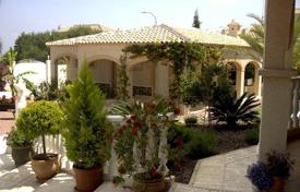 Меблированная вилла с садом, бассейном и гаражом, Сан-Мигель‑де-Салинас, Оруэлла, Аликанте, Испания за 495 000 €