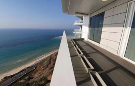 Комфортабельные апартаменты с террасой и видом на море в светлой резиденции, на первой линии от пляжа, Нетания, Израиль за $1 450 000