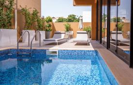 Современная вилла с бассейном и террасой на крыше в комплексе Emaar by MV, Дубай, ОАЭ за $2 465 000
