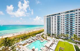 Современные апартаменты с видом на океан в резиденции на первой линии от пляжа, Майами-Бич, Флорида, США за $1 400 000