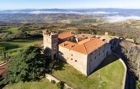 Уникальный замок с фермой и церковью под реновацию, Чиниджано, Гроссето, Италия за 4 970 000 €