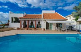 Двухэтажная меблированная вилла с бассейном и видом на океан в Адехе, Тенерифе, Испания за 2 190 000 €
