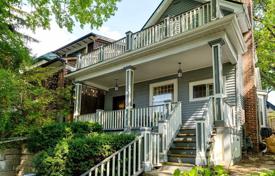 Дом в городе в Олд Торонто, Торонто, Онтарио,  Канада за C$2 083 000