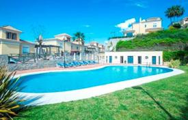 Вилла с террасой и садом в резиденции с бассейном, недалеко от пляжа, Марбелья, Испания за 570 000 €