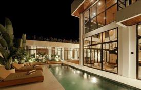 Меблированная двухэтажная вилла с 2 бассейнами всего в 200 м от пляжа, Переренан, Менгви, Бали, Индонезия за $702 000