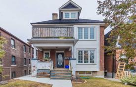 Дом в городе на Кингстон роуд, Торонто, Онтарио,  Канада за C$1 880 000