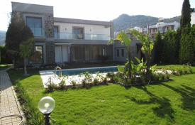 Красивая вилла с бассейном, садом и парковкой в 50 метрах от моря, Ялыкавак, Турция за $883 000