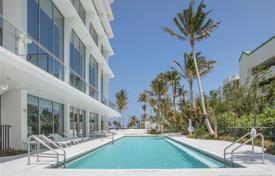 Просторные угловые апартаменты с парковкой, террасой и видом на океан в доме с бассейном, Санни Айлс Бич, США за 3 722 000 €