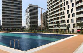 Апартаменты в высотной резиденции с бассейном и рестораном, Стамбул, Турция за $161 000