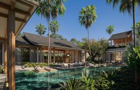 Новый комплекс премиум вилл в традиционном стиле с бассейнами в окружении леса, Банг Тао, Пхукет, Таиланд за От $840 000