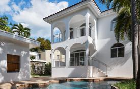 Совершенно новая двухэтажная вилла с бассейном, парковкой и террасами, Майами-Бич, США за $2 250 000