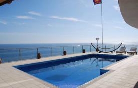 Вилла с двумя бассейнами на первой линии от моря в Ллорет‑де-Мар, Каталония, Испания за 7 300 € в неделю