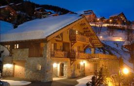 Трехэтажное шале с джакузи на курорте Мерибель, Альпы, Франция за 22 700 € в неделю