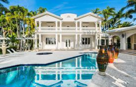 Просторная вилла с большим участком, бассейном, гаражом, террасой и видом на залив, Майами-Бич, США за $32 000 000