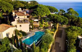 Элитная вилла с гостевым домом, бассейном и СПА в 200 м от пляжа, Тосса‑де-Мар, Коста-Брава, Испания за 6 500 000 €
