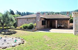 Солнечная вилла с гаражом в резиденции с бассейном, теннисным кортом и ресторанами, Льорет‑де-Мар, Испания за 344 000 €