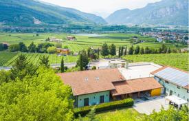 Традиционная ферма с рестораном и виноградником в Роверето, Трентино, Италия за 4 160 000 €