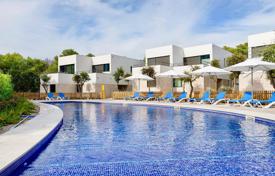 Современная вилла в жилом комплексе с бассейном и теннисным кортом, Льяфранк, Испания за 1 081 000 €
