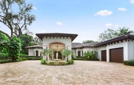 Просторная вилла с задним двором, бассейном, зоной отдыха, гаражом и садом, Майами, США за $2 198 000