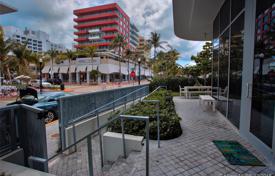 Комфортабельные апартаменты с частным садом и террасой в жилом комплексе с бассейном и фитнес-центром, Майами-Бич, США за 2 048 000 €