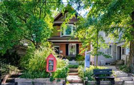 Дом в городе в Олд Торонто, Торонто, Онтарио,  Канада за C$1 350 000