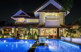 Дом в городе в Джомтьене, Паттайя, Чонбури,  Таиланд за $3 340 в неделю
