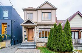 Дом в городе в Восточном Йорке, Торонто, Онтарио,  Канада за C$2 286 000