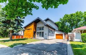 Дом в городе в Этобико, Торонто, Онтарио,  Канада за C$1 679 000
