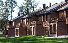 На продажу предлагается рядный дом в частном посёлке за 250 000 €
