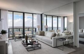 Апартаменты премиум-класса с различными планировками и террасами в элитном кондоминиуме в центре Майами, США за 592 000 €