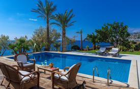 Великолепная двухэтажная вилла с видом на море, бассейном и пышным садом, Иерапетра, Крит, Греция за 1 750 000 €