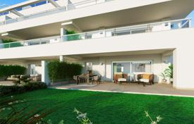 Апартаменты с парковочными местами на первой линии поля для гольфа, Михас, Испания за 425 000 €