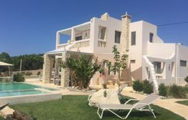 Светлая двухэтажная вилла с 2 бассейнами в Ираклионе, Крит, Греция за 1 050 000 €