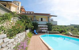 Вилла с бассейном и панорамным видом в Кастелнуово-Магра, Лигурия, Италия за 1 100 000 €