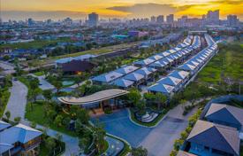 Комплекс вилл с бассейном и фитнес-центром, Бангкок, Таиланд за От $591 000