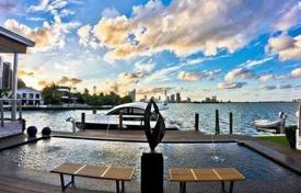 Просторная вилла с задним двором, бассейном, зоной отдыха, террасой и гаражом, Майами, США за 11 635 000 €