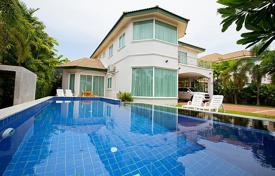 Дом в городе в Паттайе, Чонбури, Таиланд за $3 160 в неделю