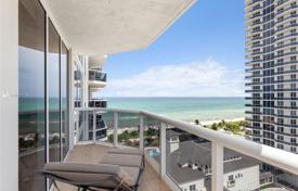 Светлые апартаменты с видом на океан в резиденции на первой линии от пляжа, Майами Бич, Флорида, США за $1 248 000
