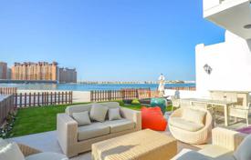 Эксклюзивная вилла с бассейном и прямым выходом к пляжу, Дубай, ОАЭ за $2 825 000