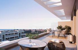 Апартаменты с просторной террасой и видом на море в новой резиденции с садами и бассейнами, Эстепона, Испания за 328 000 €