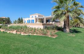 Новая вилла с бассейном и садом прямо напротив пляжа, Эрмиони, Греция за 5 800 € в неделю