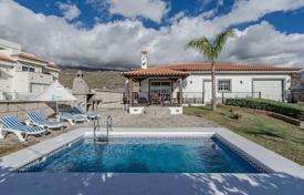Современный дом с бассейном, садом и красивыми видами в Тихоко Бахо, Тенерифе, Испания за 590 000 €