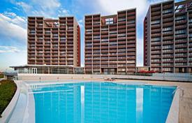 Просторные апартаменты с балконом и живописным видом в охраняемой резиденции с бассейнами и фитнес-центром, Стамбул, Турция за $182 000