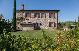 Просторное поместье с двумя бассейнами и оливковой рощей, Сиена, Италия за 3 900 000 €