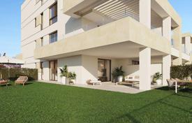 Апартаменты с собственным садом в 800 метрах от пляжа, Эстепона, Испания за 327 000 €