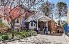 Дом в городе в Восточном Йорке, Торонто, Онтарио,  Канада за C$2 333 000