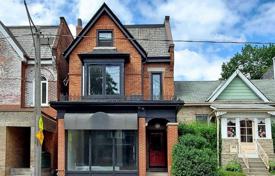 Дом в городе на Пап-авеню, Торонто, Онтарио,  Канада за C$2 207 000