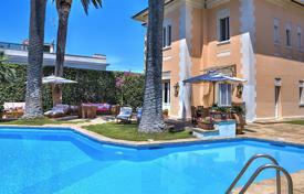 Классическая вилла с бассейном и садом в 50 метрах от пляжа, Санта-Маринелла, Италия за 5 300 € в неделю
